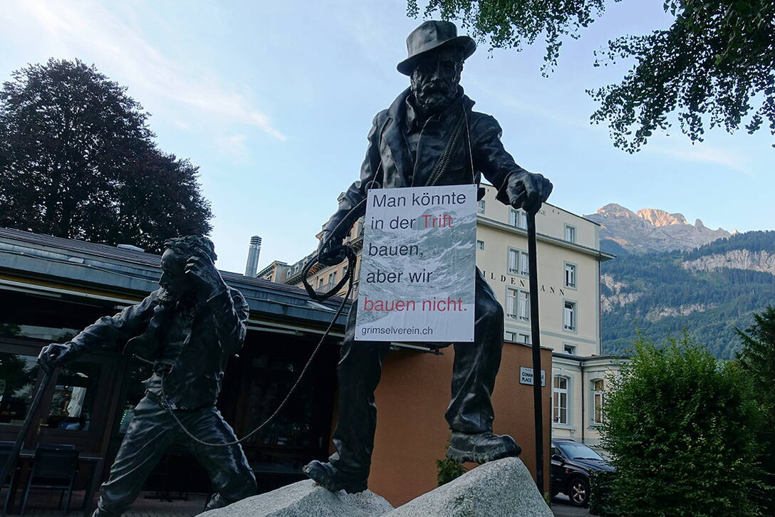 Das Schild bezieht sich auf Melchior Andereggs Spruch: «Man könnte gehen, aber ich gehe nicht.»