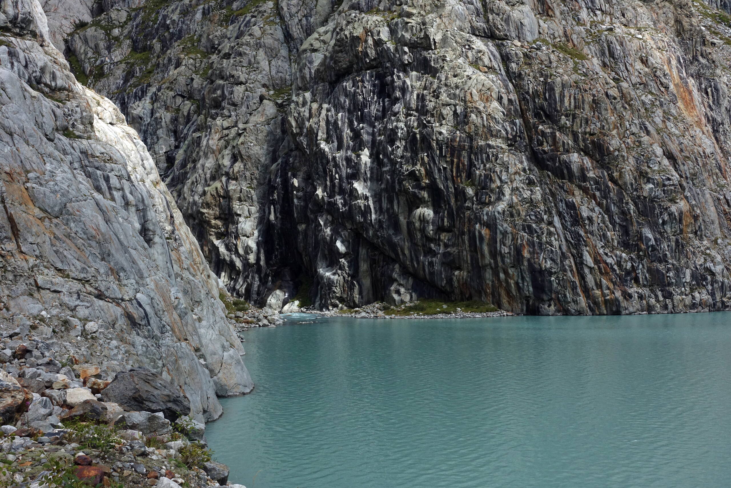 Die eindrückliche Klamm mit glattgeschliffenen Felsen am Nordende des Triftsees. Diese einmalige Schlucht wird durch den Bau der Staumauer unwiederbringlich zerstört.